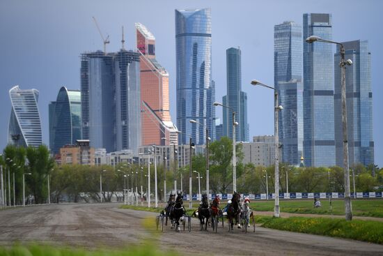 Открытие скакового сезона в Москве