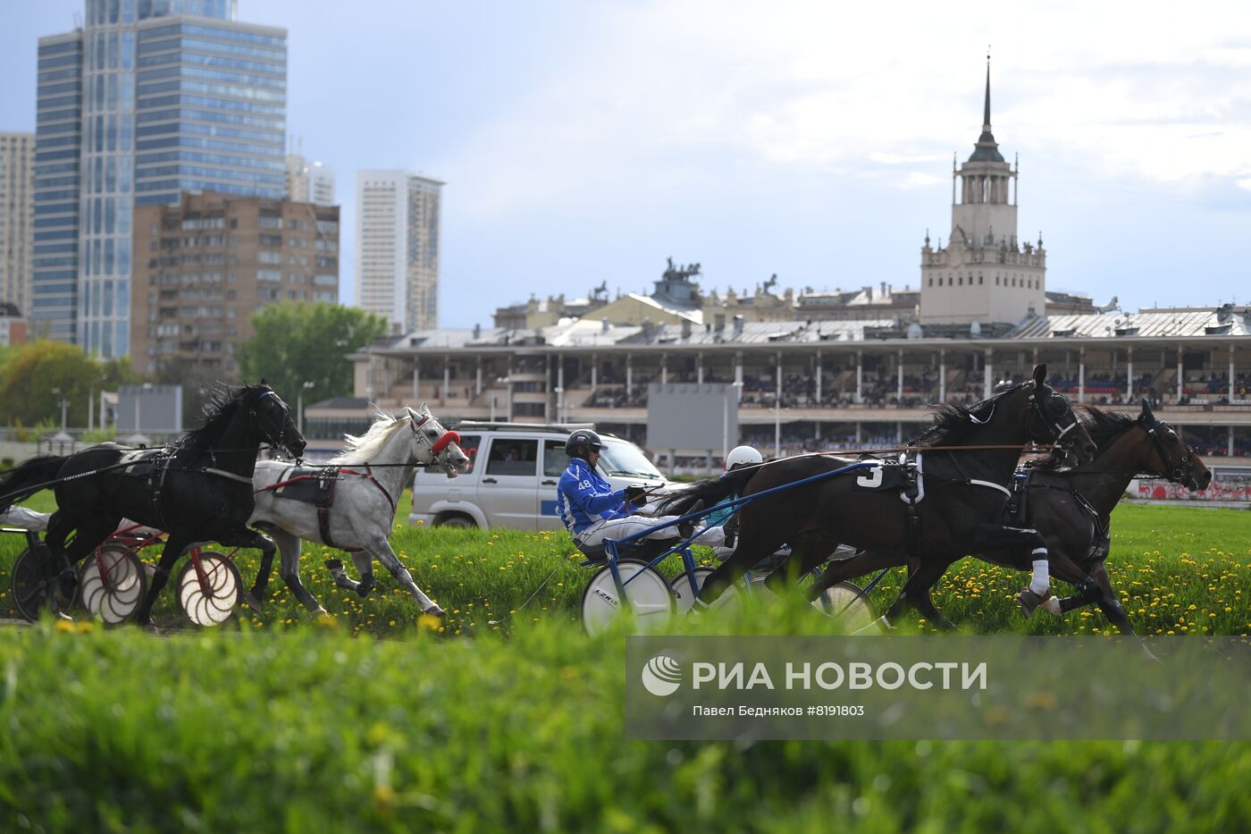 Открытие скакового сезона в Москве