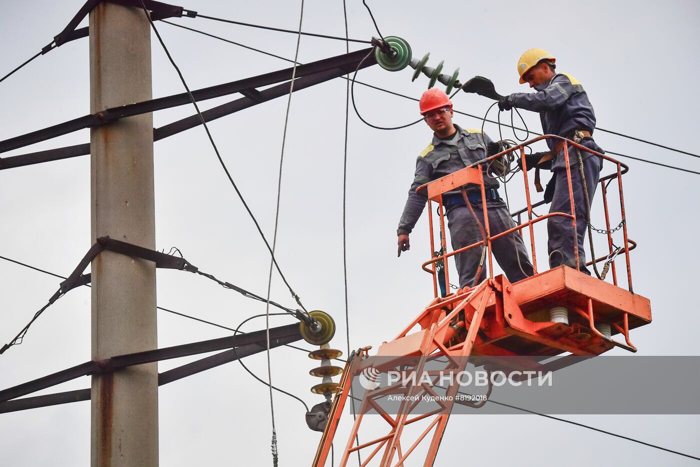 Энергетики Мариуполя восстанавливают электроснабжение городских объектов
