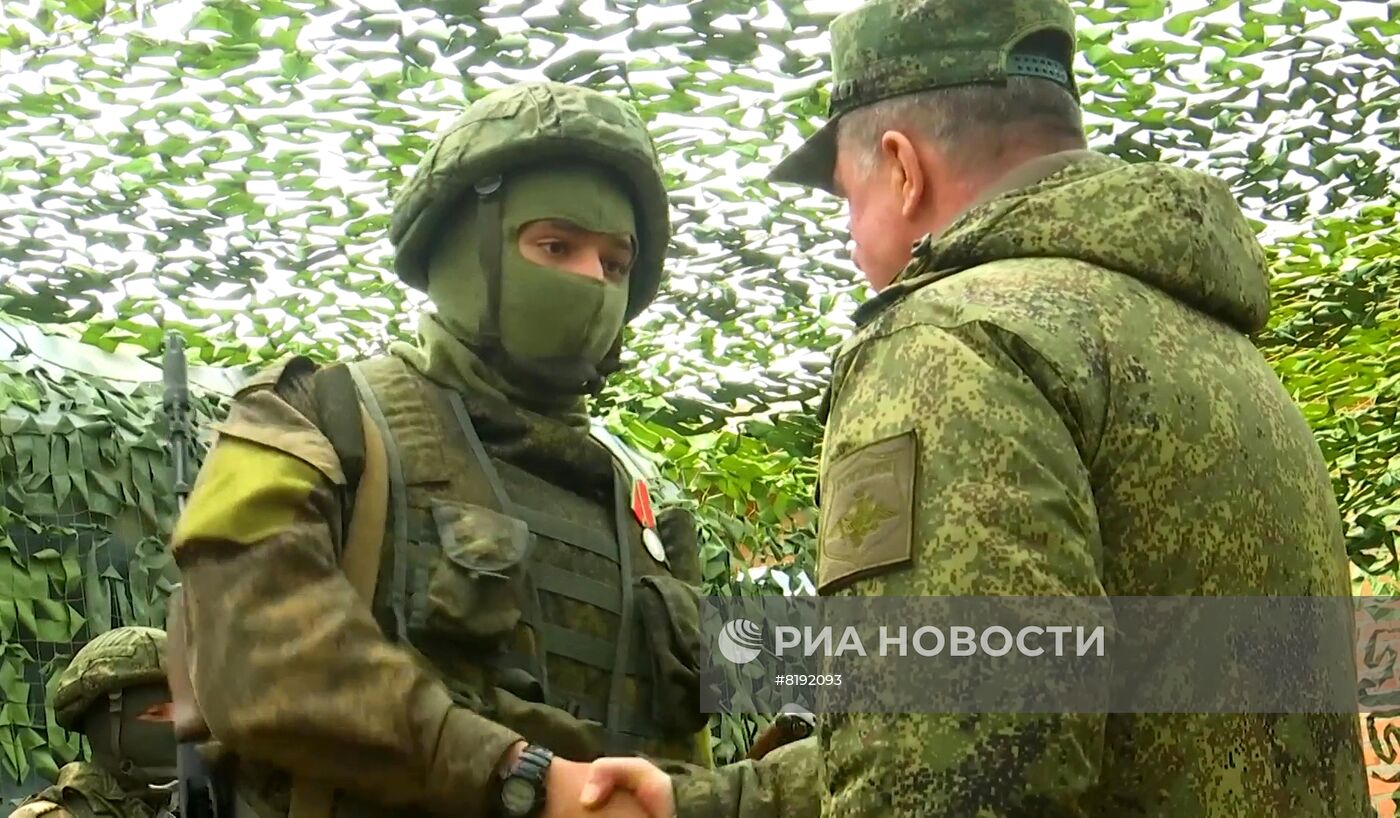 Командующий войсками ЗВО вручил госнаграды военнослужащим, проявившим героизм в ходе специальной военной операции