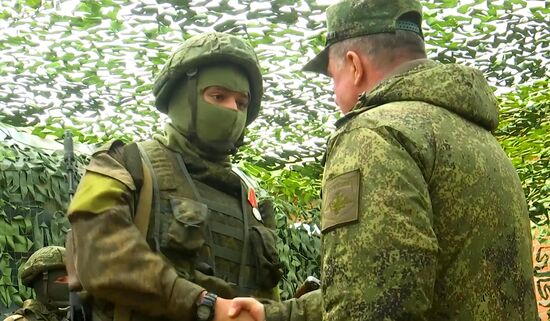 Командующий войсками ЗВО вручил госнаграды военнослужащим, проявившим героизм в ходе специальной военной операции 