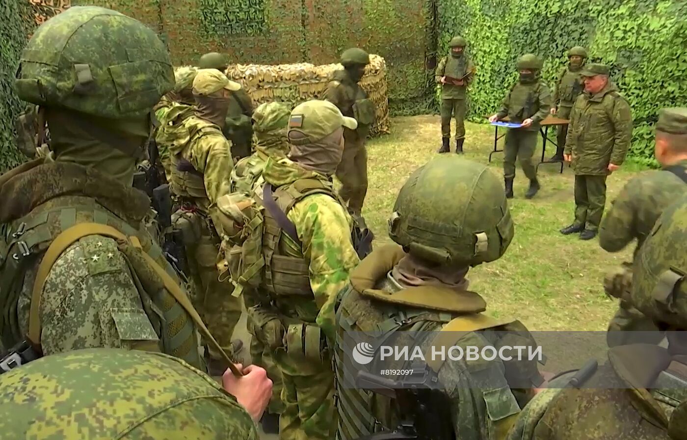 Командующий войсками ЗВО вручил госнаграды военнослужащим, проявившим героизм в ходе специальной военной операции
