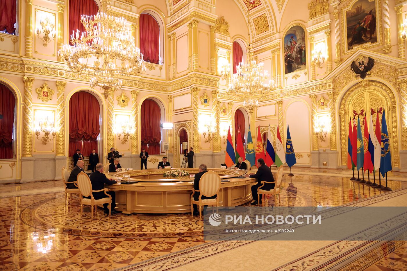 Президент РФ В. Путин принял участие во встрече лидеров государств - членов ОДКБ