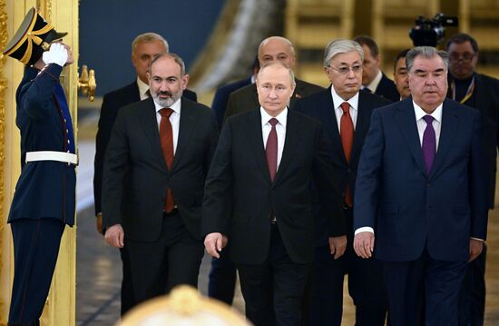 Президент РФ В. Путин принял участие во встрече лидеров государств - членов ОДКБ