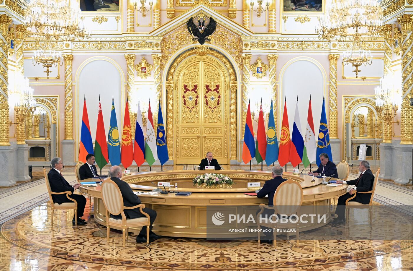 Президент РФ В. Путин принял участие во встреча лидеров государств - членов ОДКБ