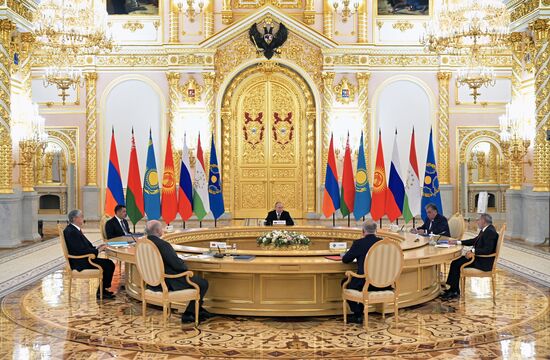 Президент РФ В. Путин принял участие во встреча лидеров государств - членов ОДКБ