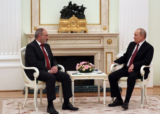 Президент РФ В. Путин принял участие во встрече лидеров государств - членов ОДКБ