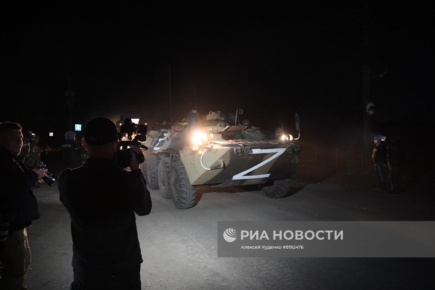 С "Азовстали" вывозят раненых украинских военных