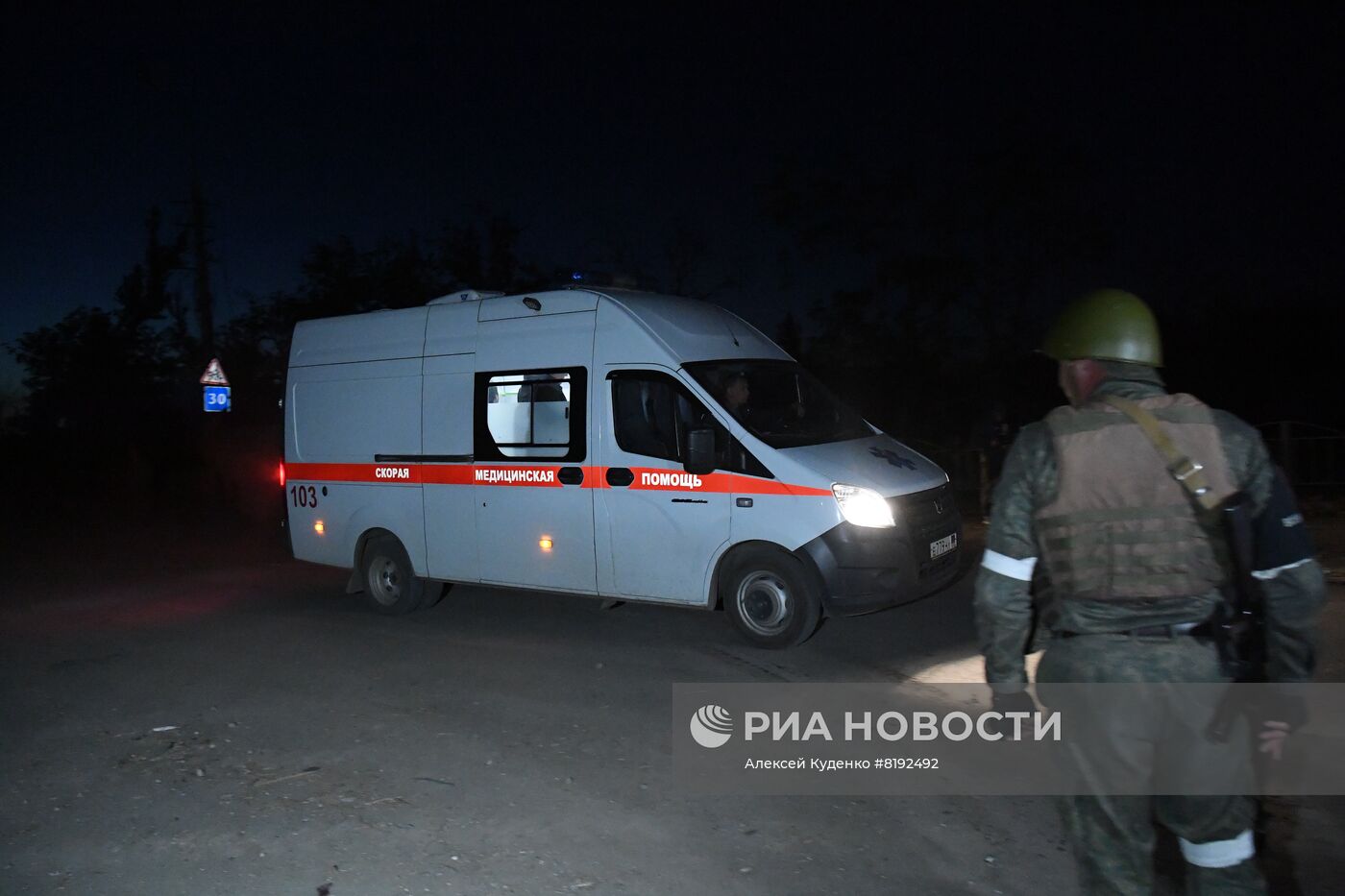 С "Азовстали" вывозят раненых украинских военных