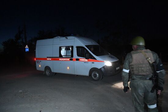 С "Азовстали" вывозят раненых украинских военных