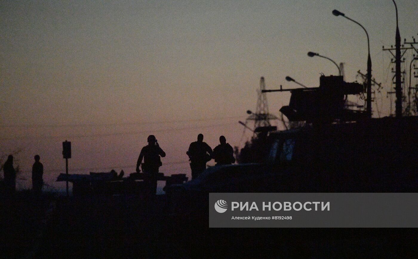 С "Азовстали" вывозят раненых украинских военных