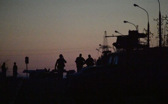 С "Азовстали" вывозят раненых украинских военных