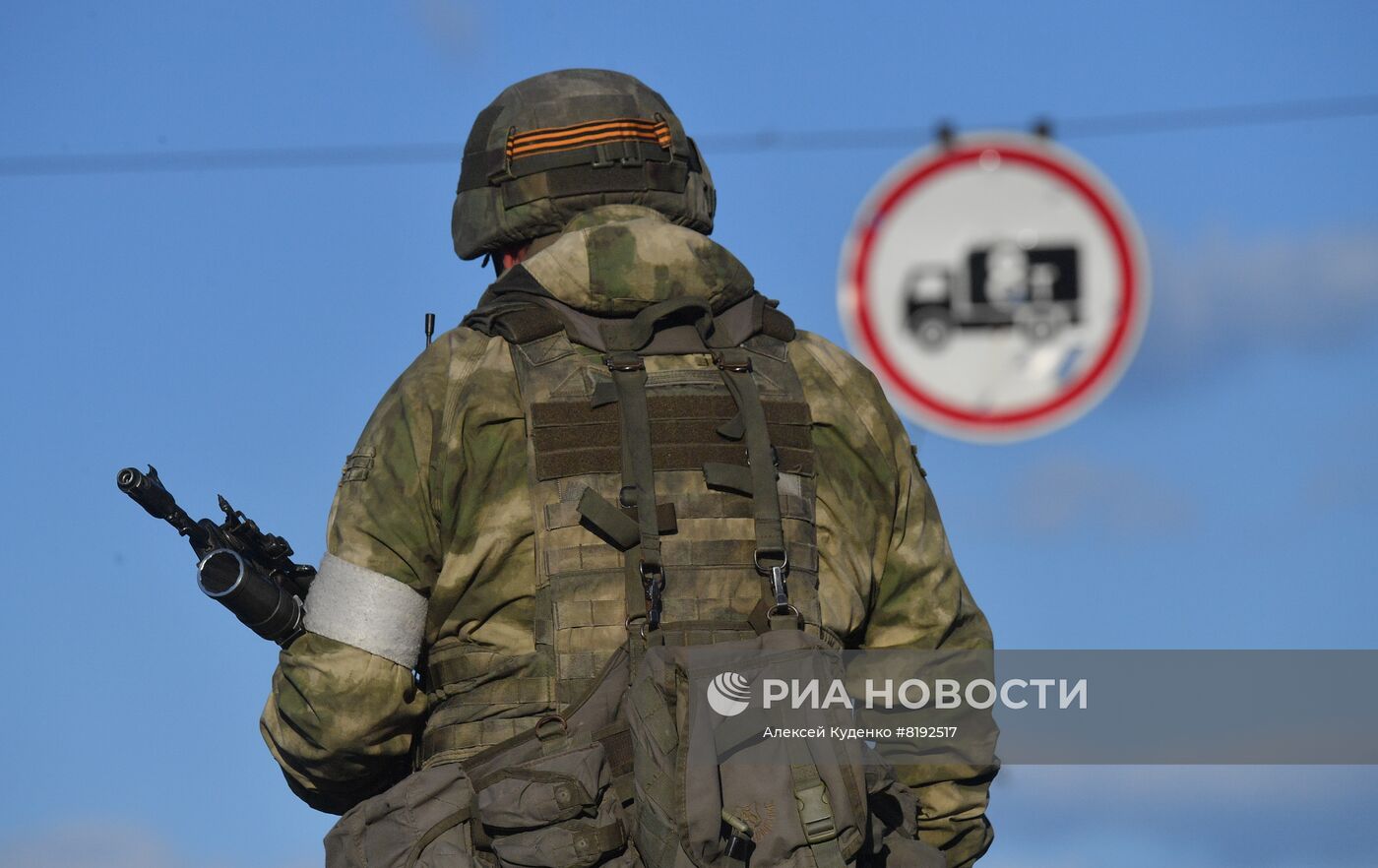 С "Азовстали" вывозят раненых украинских военных