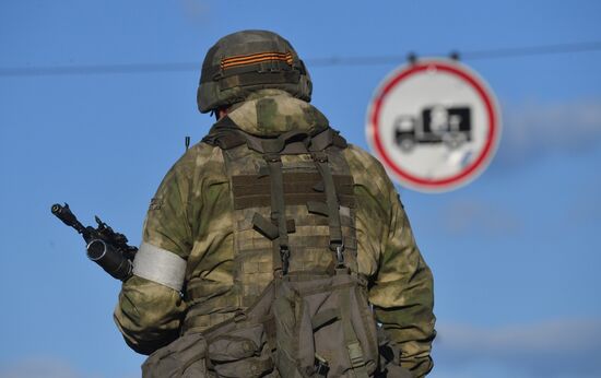 С "Азовстали" вывозят раненых украинских военных