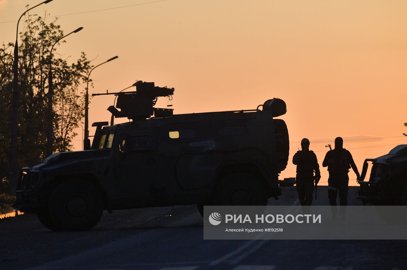 С "Азовстали" вывозят раненых украинских военных