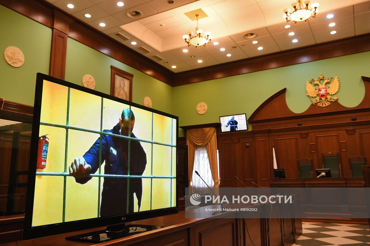 Рассмотрение жалобы защиты на приговор А. Навальному