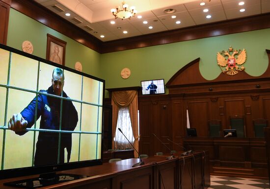Рассмотрение жалобы защиты на приговор А Навальному