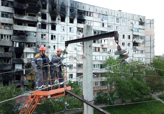Энергетики Мариуполя восстанавливают электроснабжение городских объектов