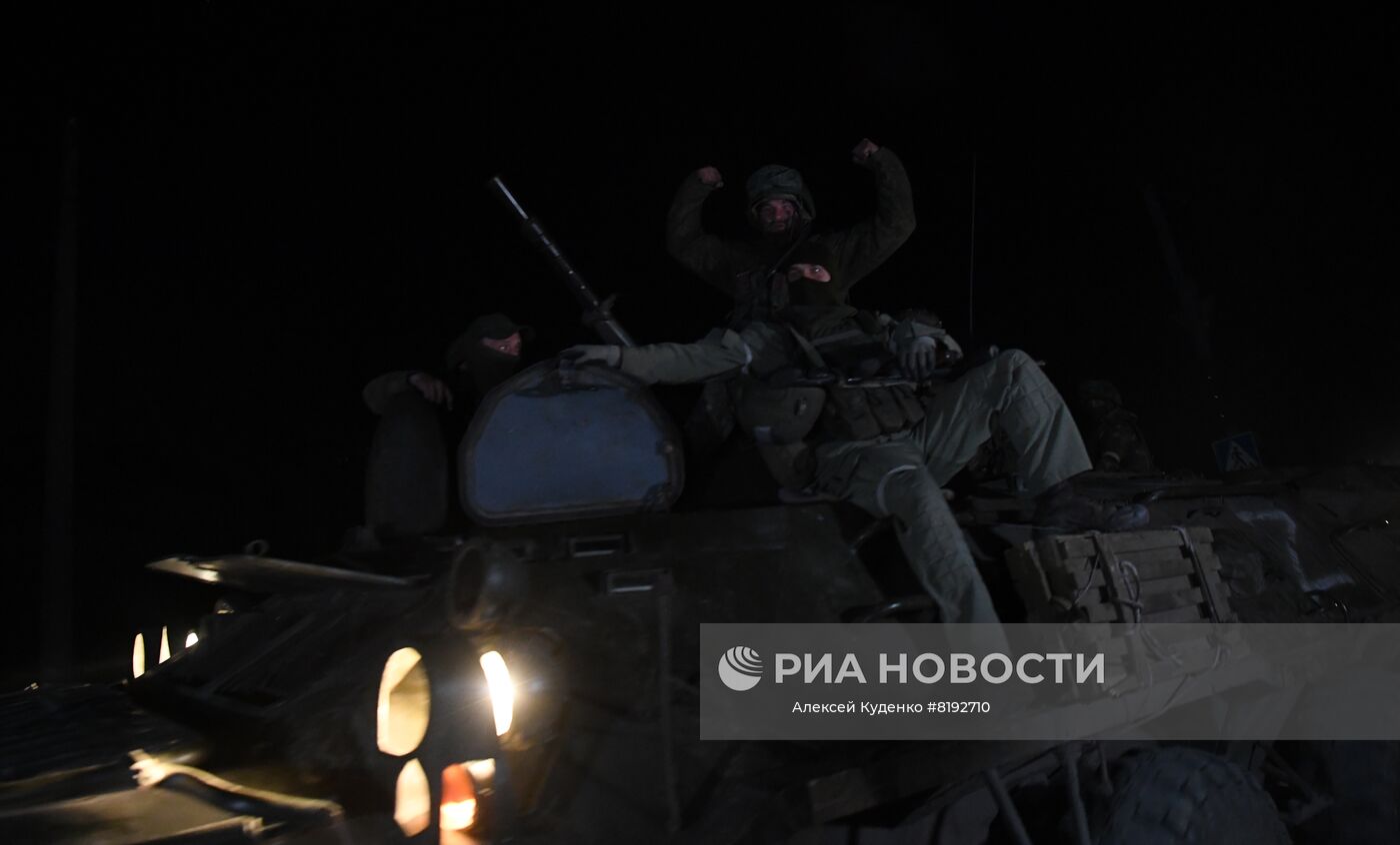 С "Азовстали" вывозят раненых украинских военных