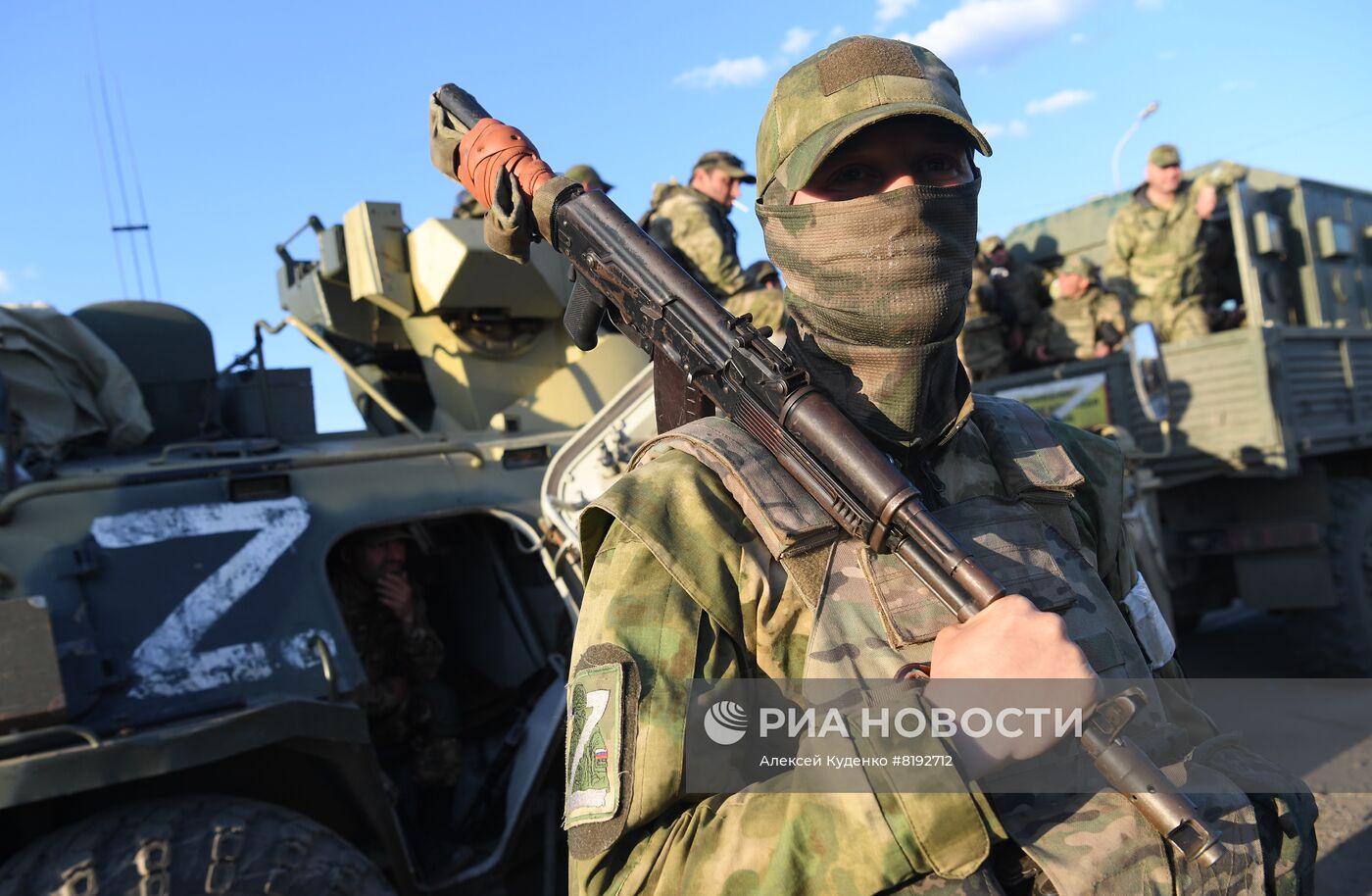 С "Азовстали" вывозят раненых украинских военных