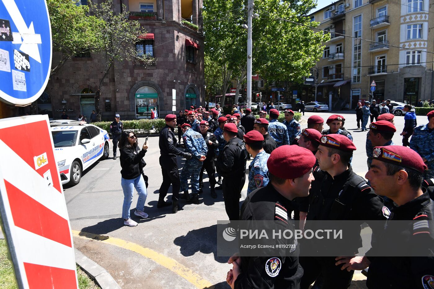 Акции протеста оппозиции продолжаются в Ереване