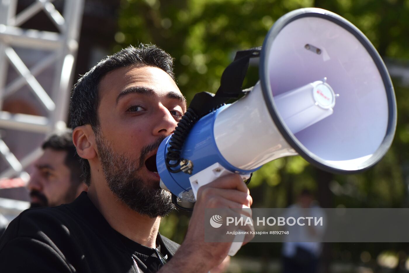 Акции протеста оппозиции продолжаются в Ереване