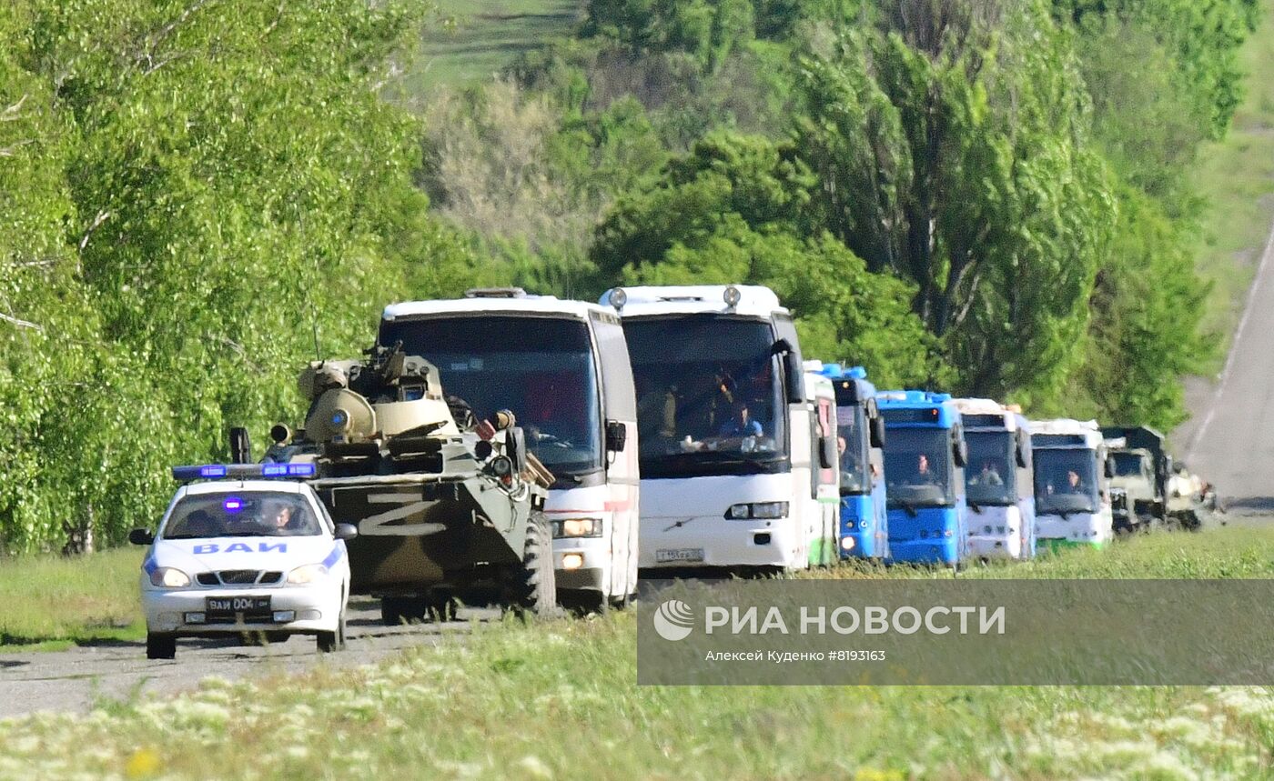 Вывоз сдавшихся в плен украинских военных и боевиков с "Азовстали"