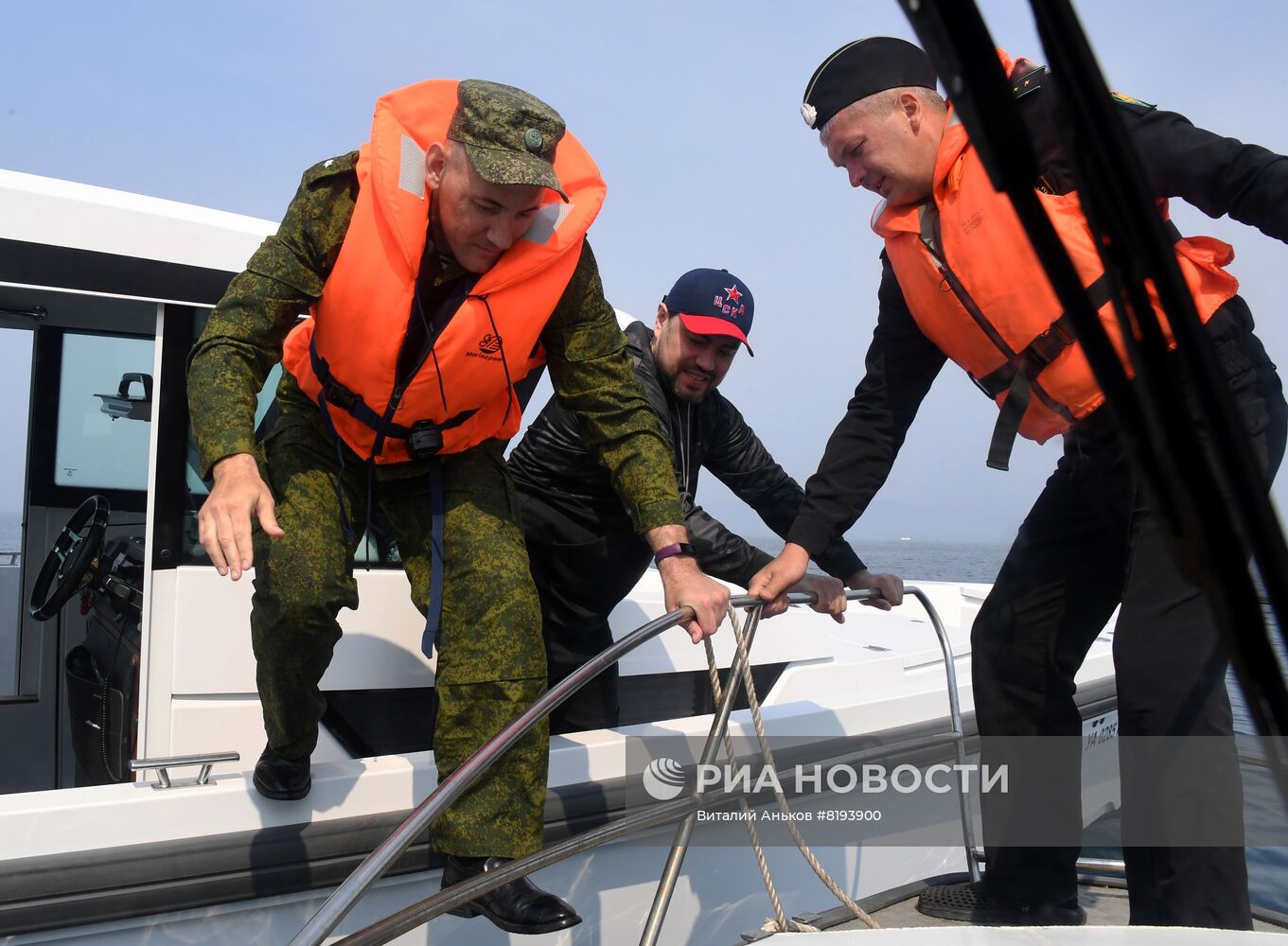 Рейд пограничников по поиску браконьеров в Приморском крае