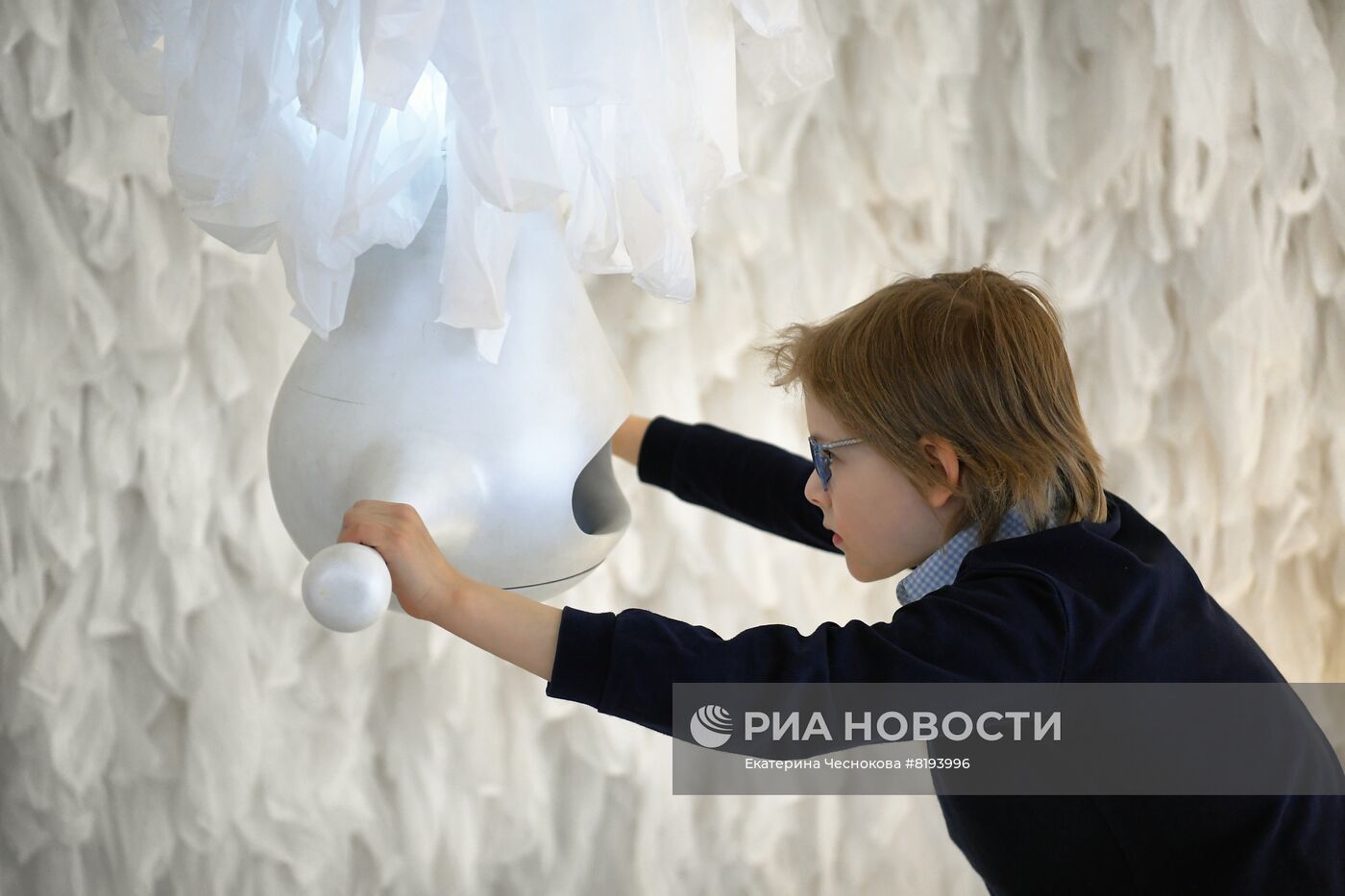 Выставка "ЗЯ! Воздушные замки Славы Полунина"
