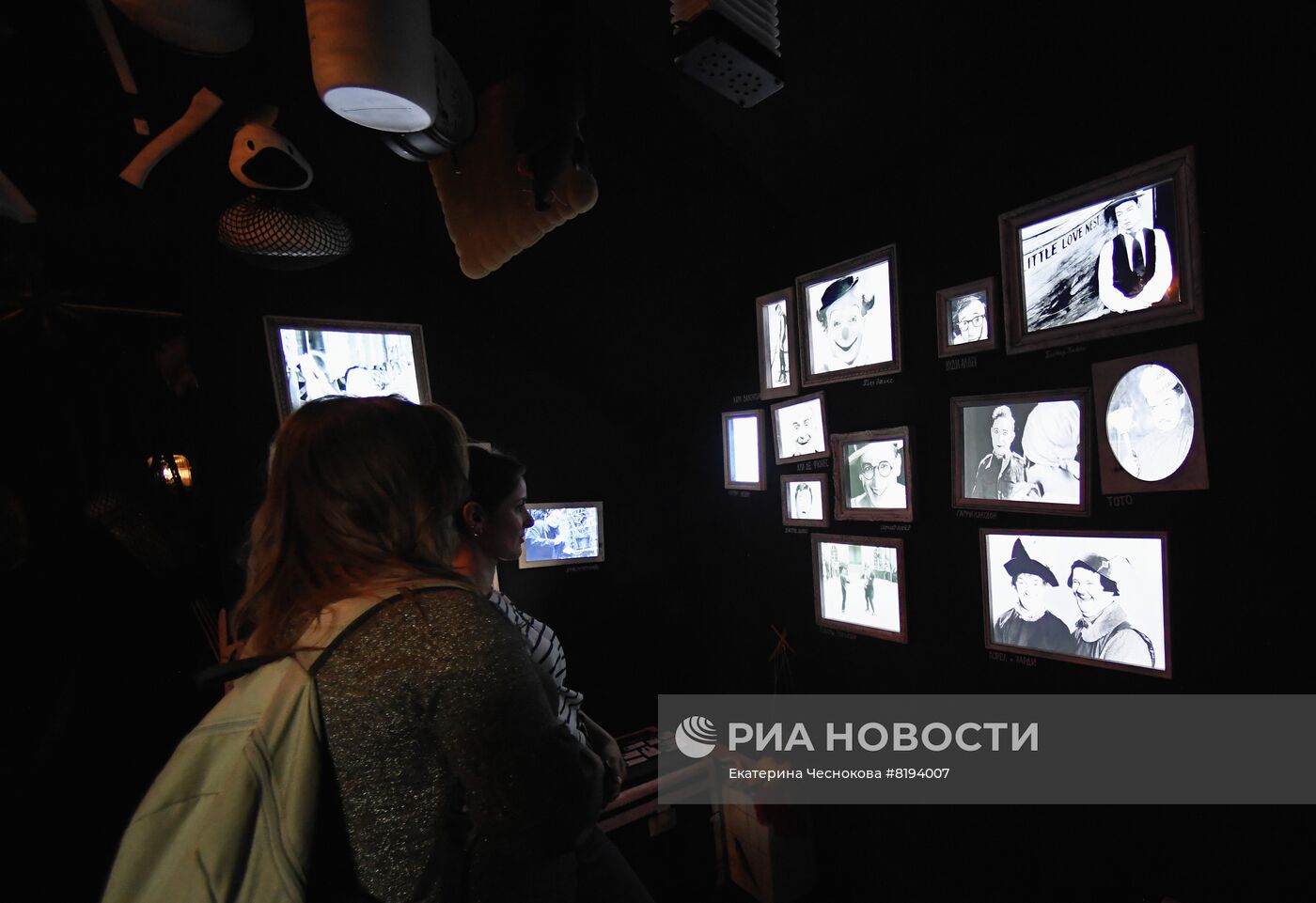 Выставка "ЗЯ! Воздушные замки Славы Полунина"