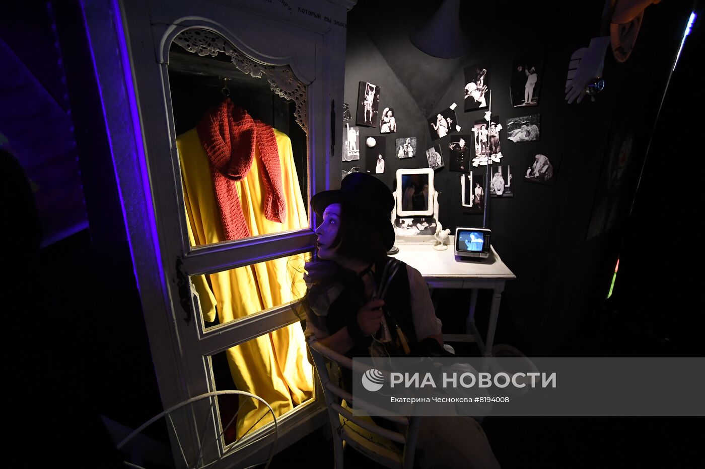 Выставка "ЗЯ! Воздушные замки Славы Полунина"