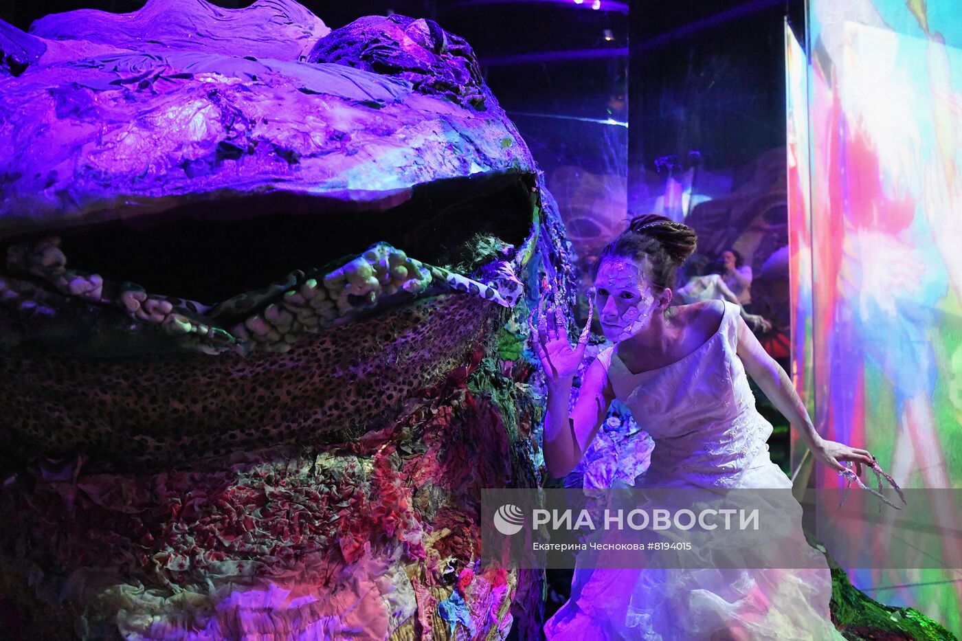 Выставка "ЗЯ! Воздушные замки Славы Полунина"