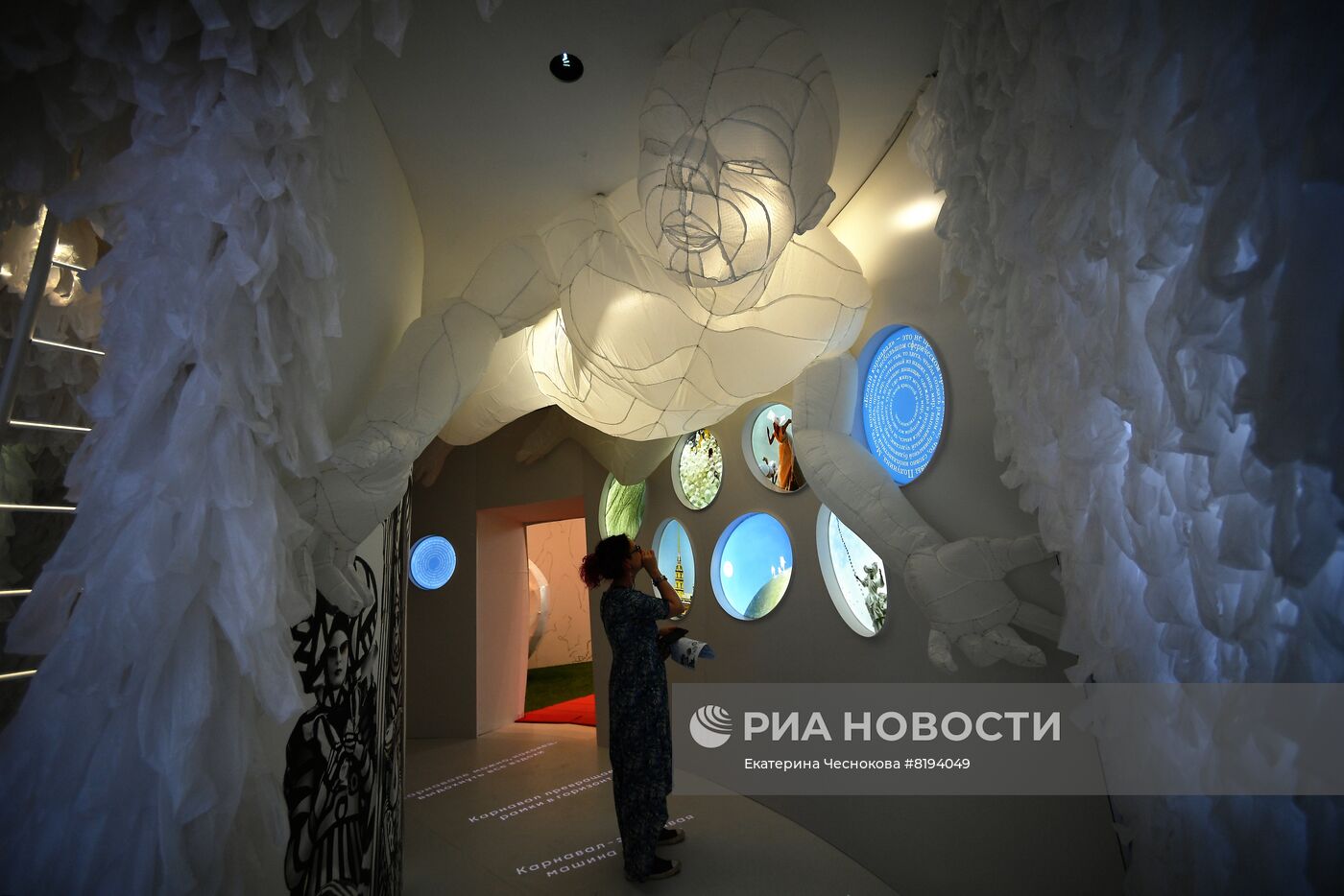 Выставка "ЗЯ! Воздушные замки Славы Полунина"