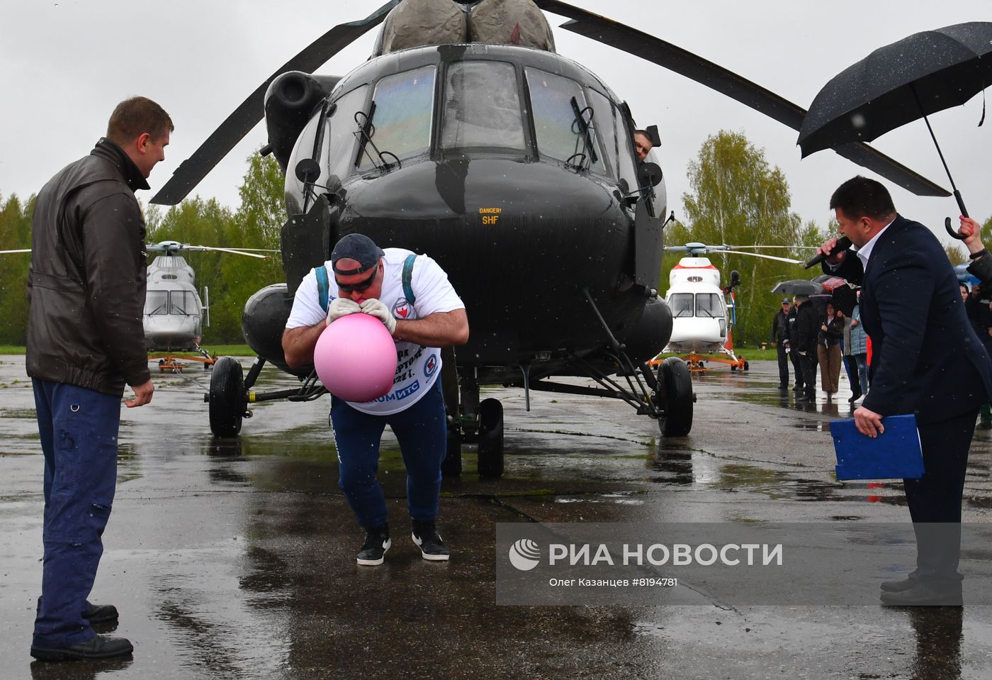 Установка мирового рекорда спортсменом-силачом С. Агаджаняном в Казани