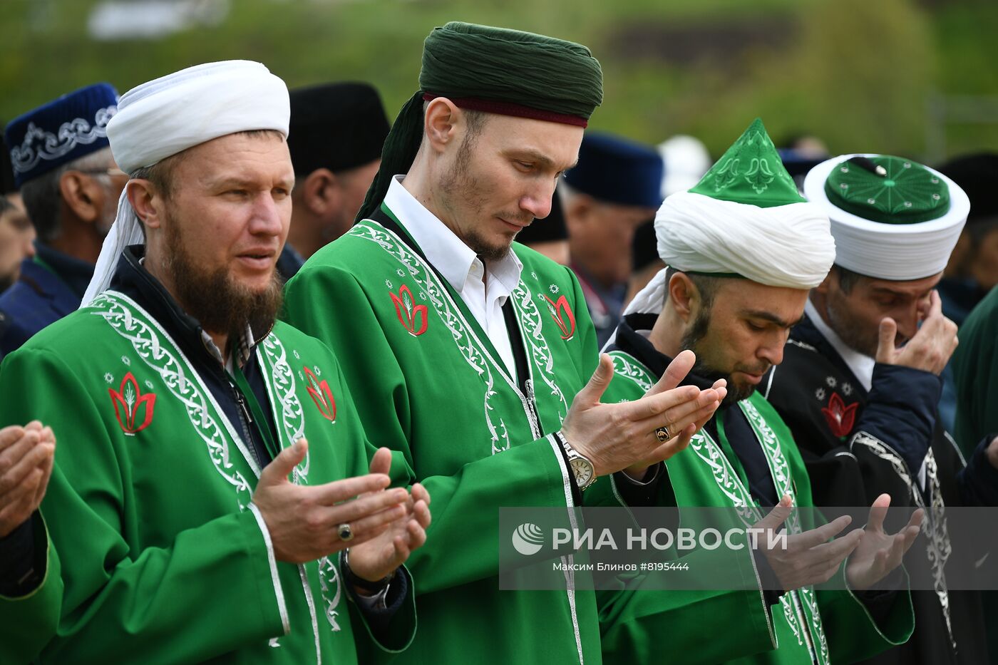 Закладка памятного камня в честь начала строительства Соборной мечети в Казани