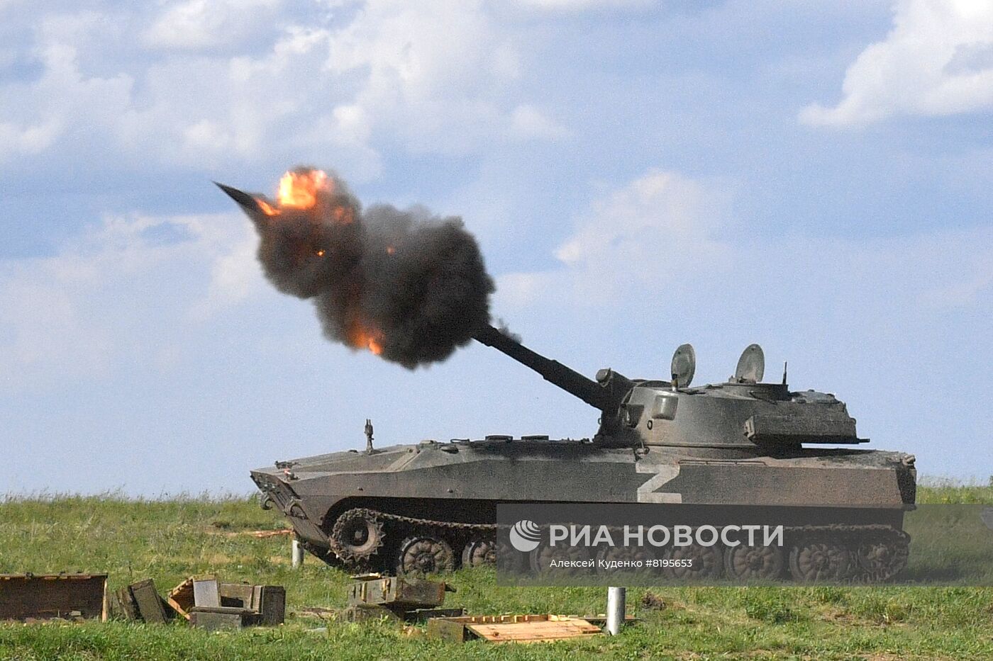 Военные ДНР стреляют агитснарядами с листовками по позициям ВСУ