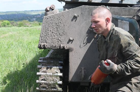 Военные ДНР стреляют агитснарядами с листовками по позициям ВСУ