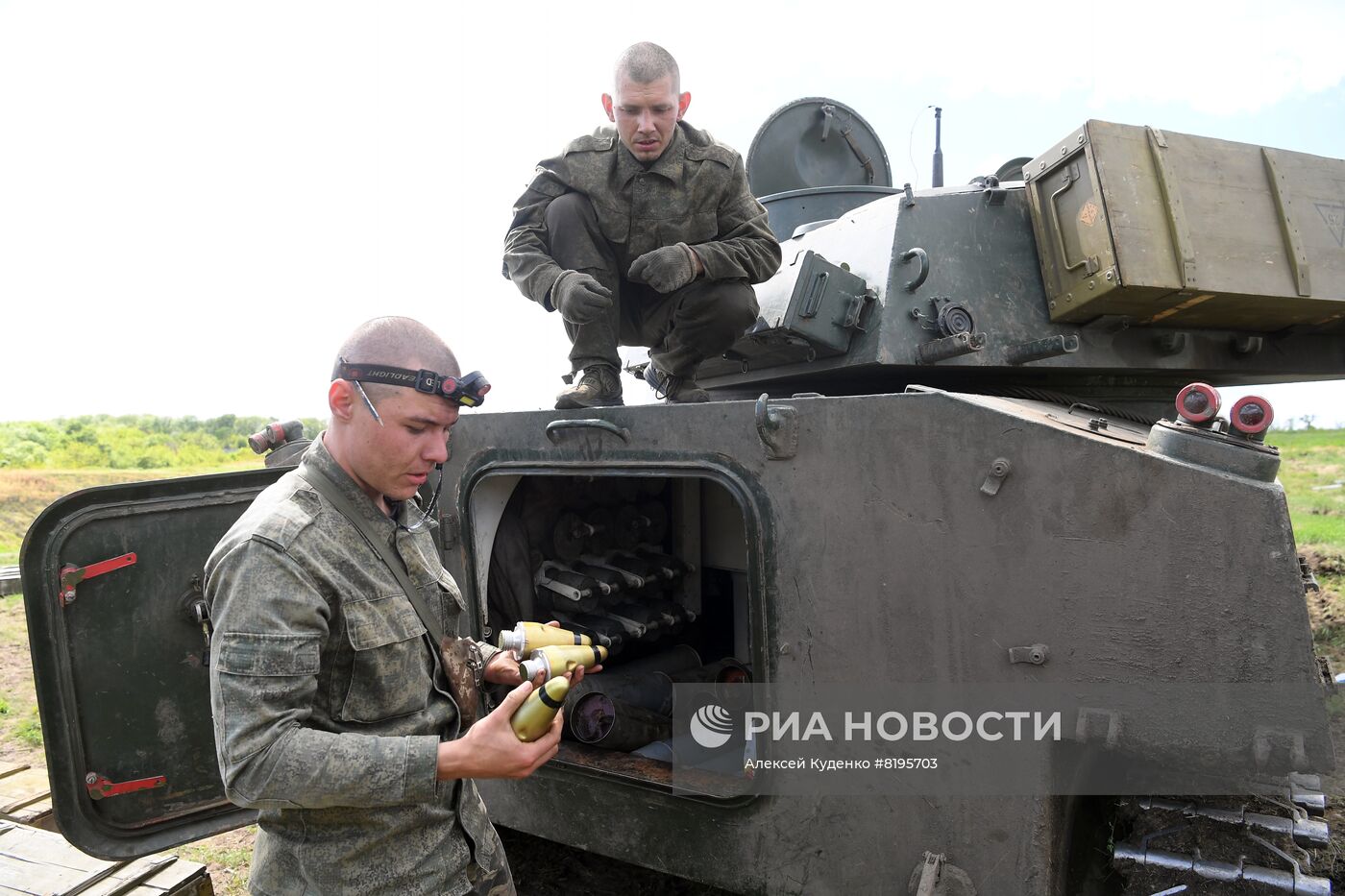 Военные ДНР стреляют агитснарядами с листовками по позициям ВСУ