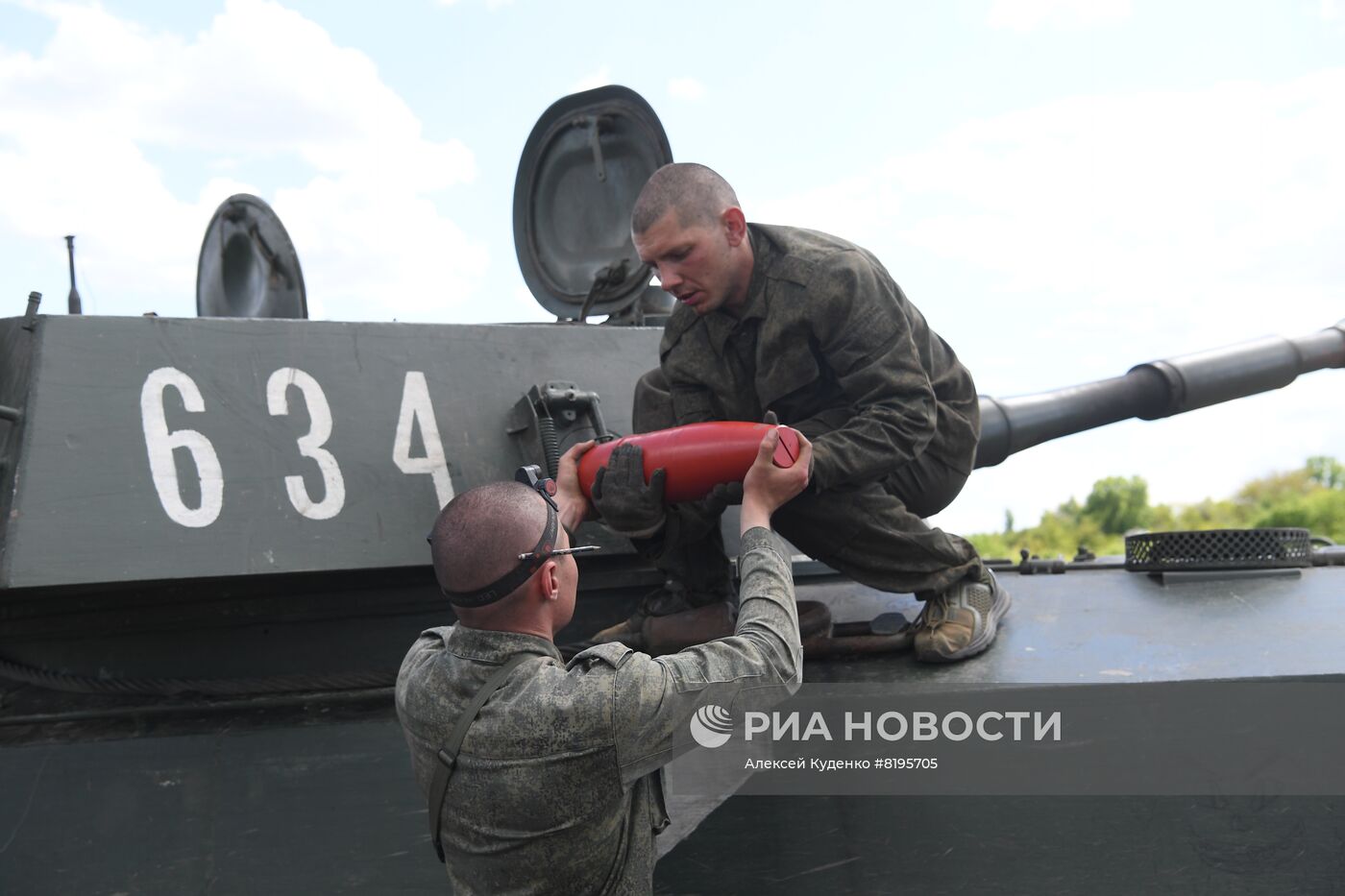 Военные ДНР стреляют агитснарядами с листовками по позициям ВСУ