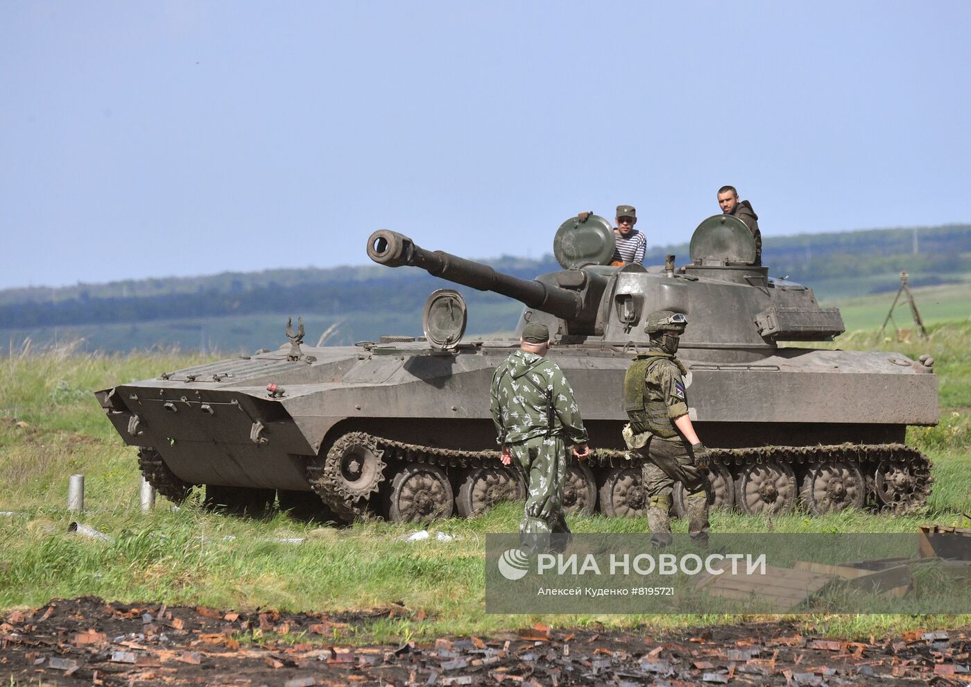 Военные ДНР стреляют агитснарядами с листовками по позициям ВСУ