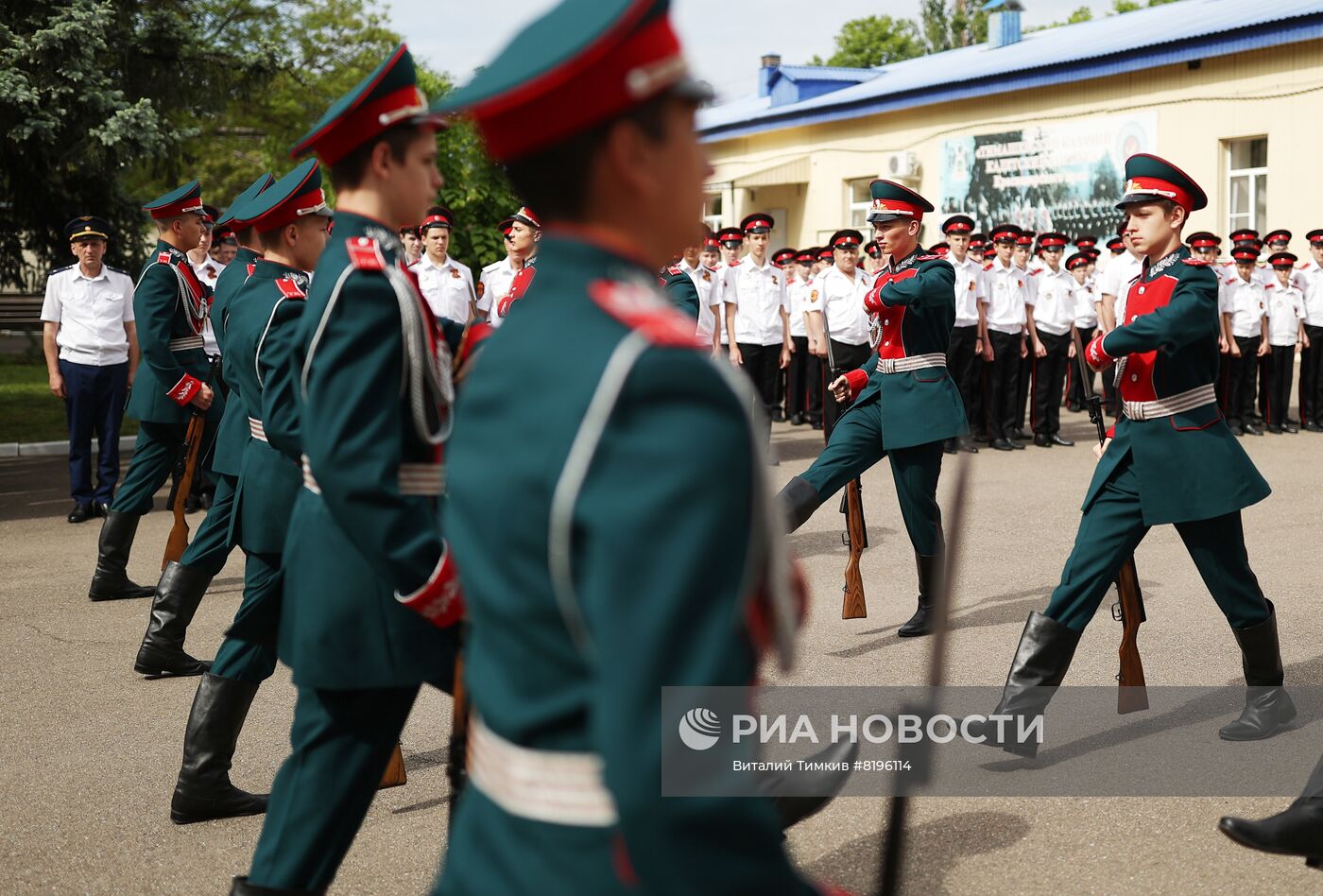 Последний звонок в кадетском казачьем корпусе в Краснодарском крае