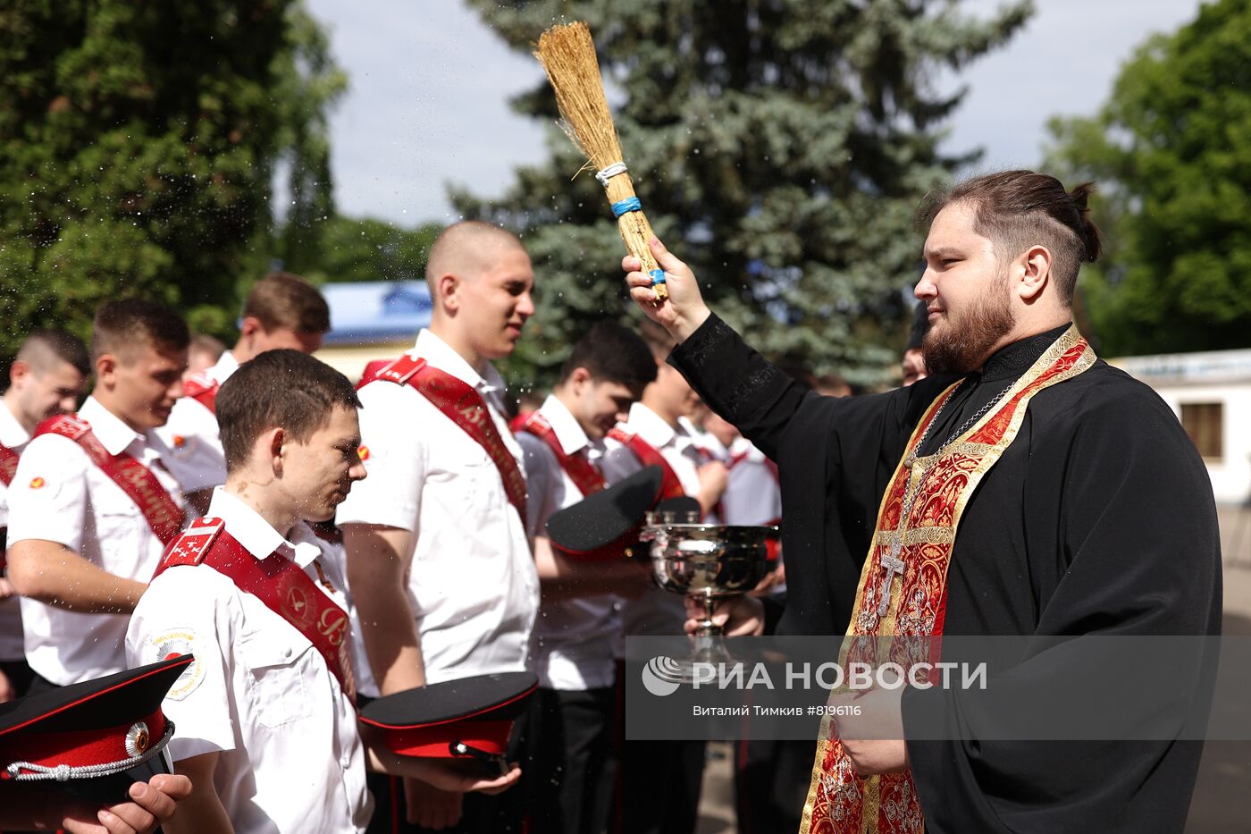 Последний звонок в кадетском казачьем корпусе в Краснодарском крае