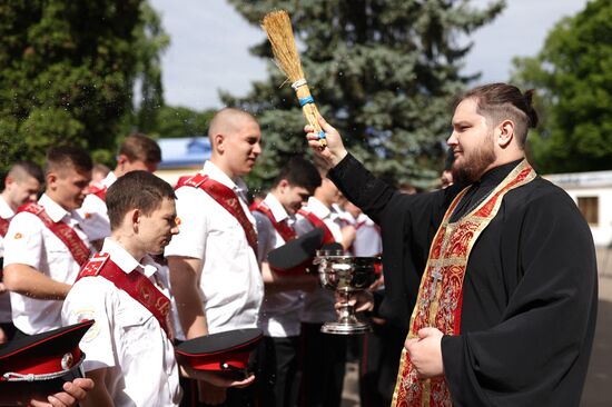 Последний звонок в кадетском казачьем корпусе в Краснодарском крае