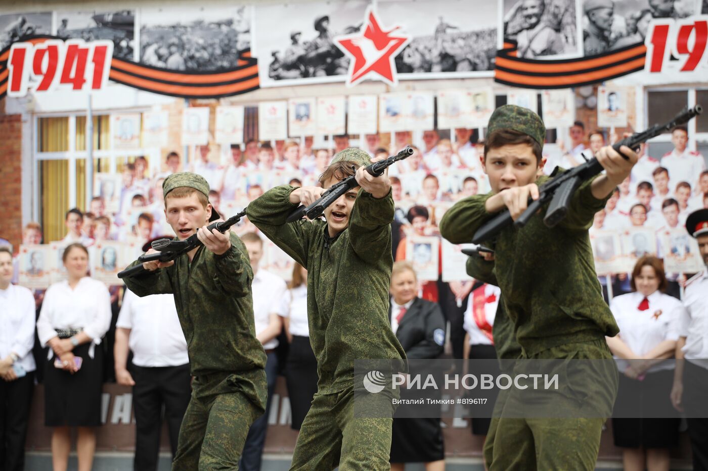 Последний звонок в кадетском казачьем корпусе в Краснодарском крае