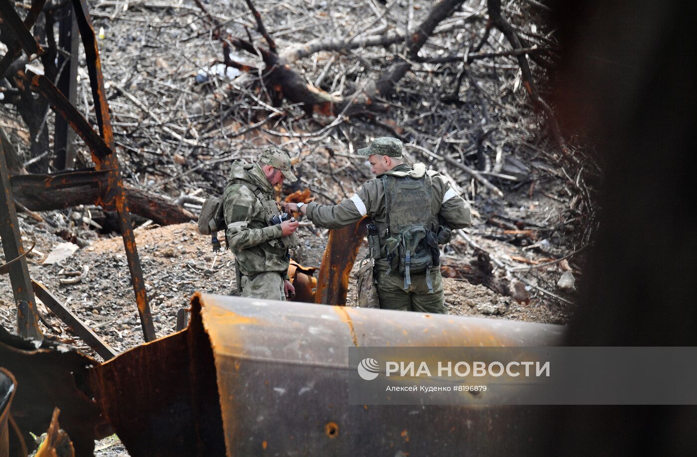 Разминирование территории комбината "Азовсталь" в Мариуполе