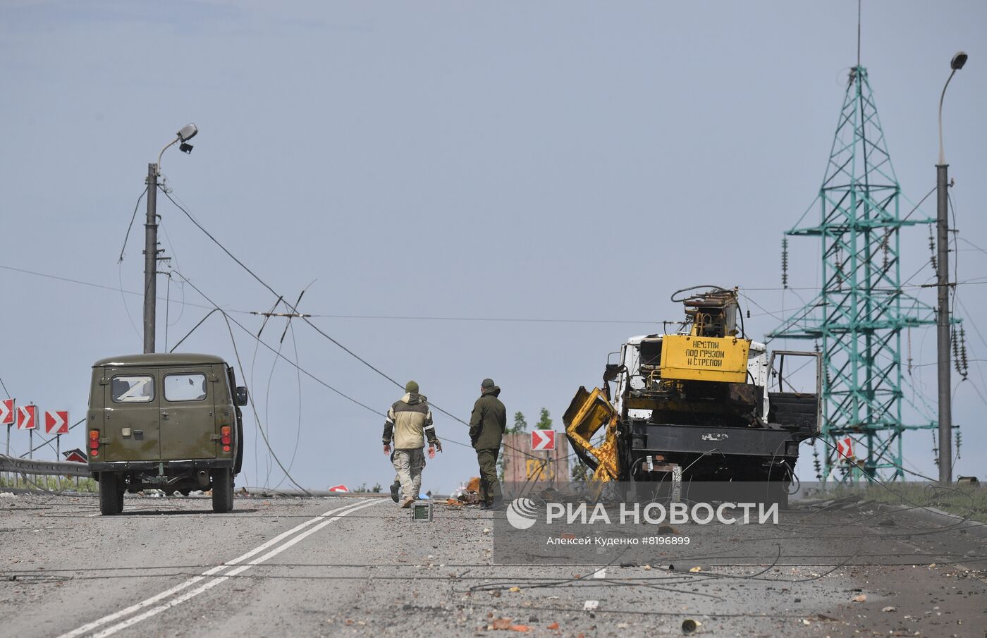 Разминирование территории комбината "Азовсталь" в Мариуполе