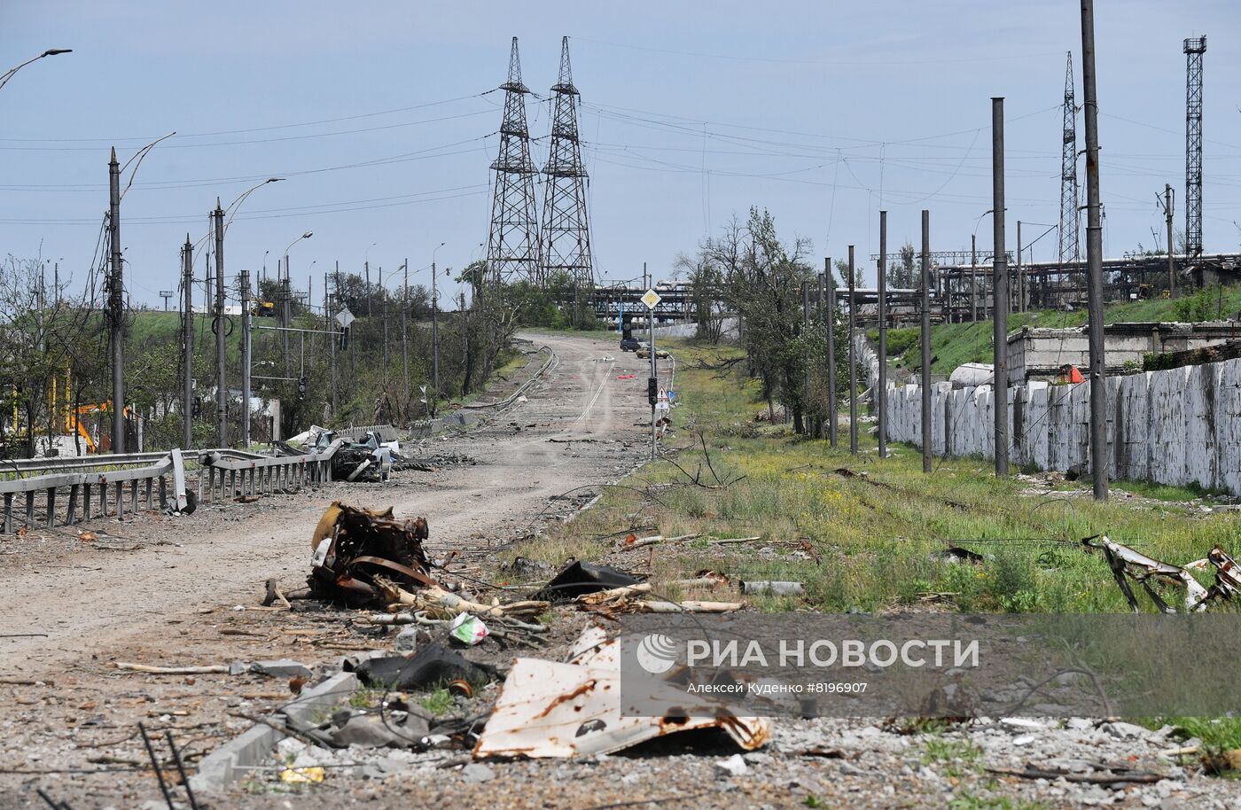 Разминирование территории комбината "Азовсталь" в Мариуполе