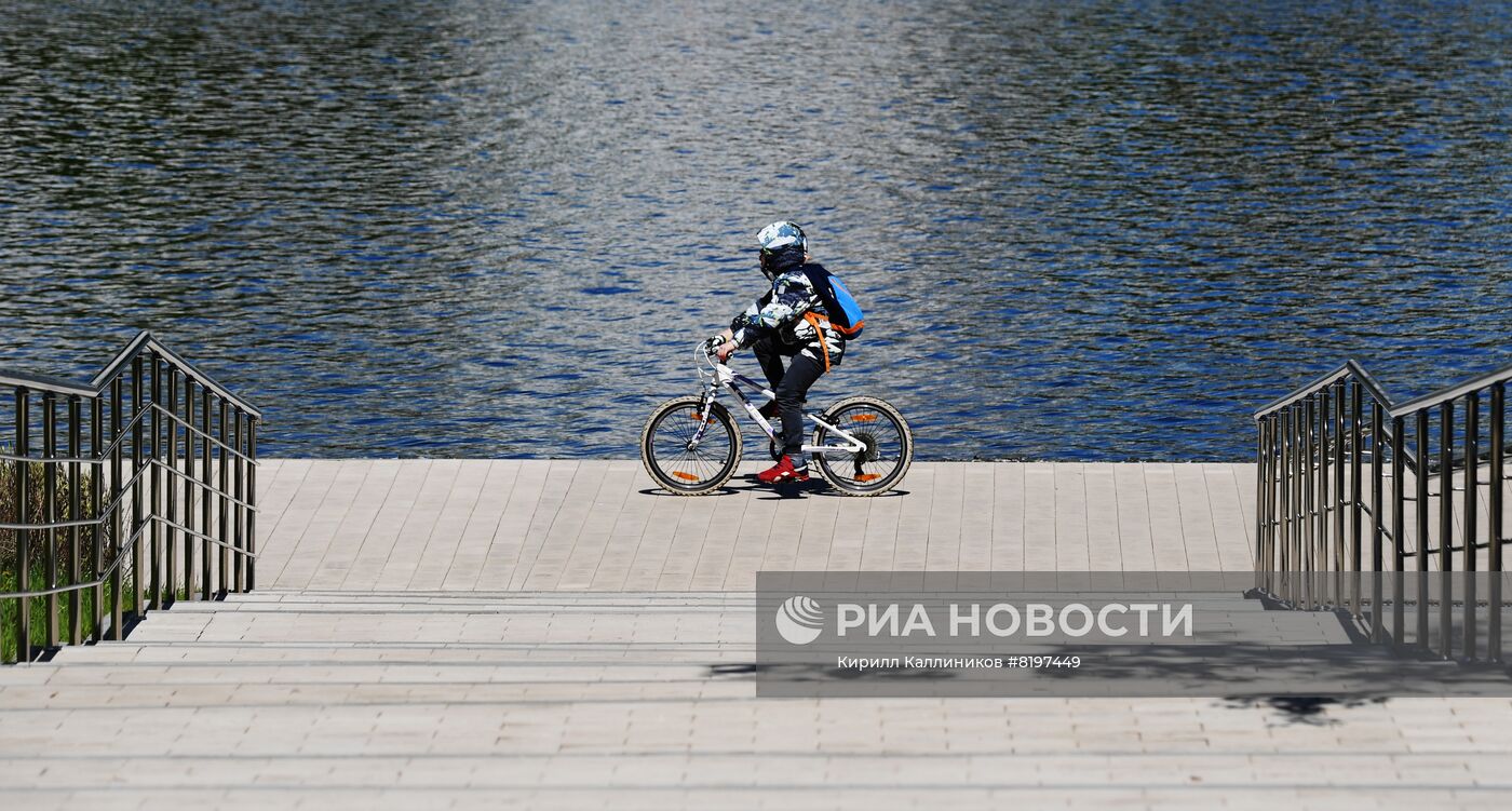 Благоустроенные зоны у воды в парках Москвы