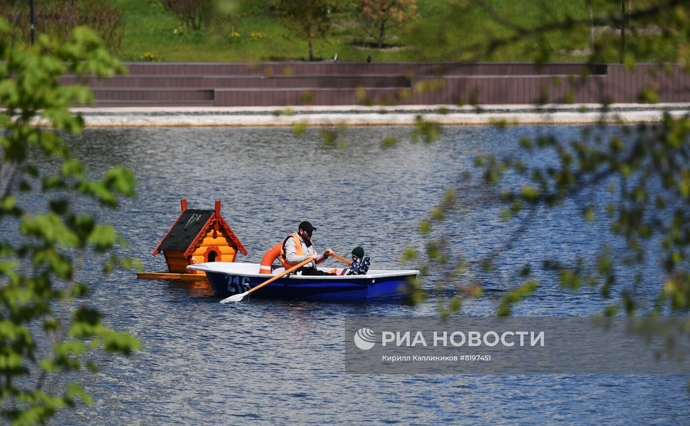 Благоустроенные зоны у воды в парках Москвы