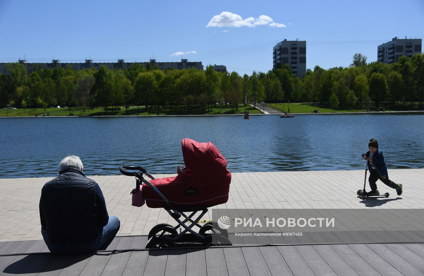 Благоустроенные зоны у воды в парках Москвы